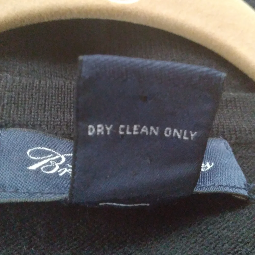 Brooks Brothers Black VNeck Sweater Merino Wool Men's XL Quiet Luxury Minimalist